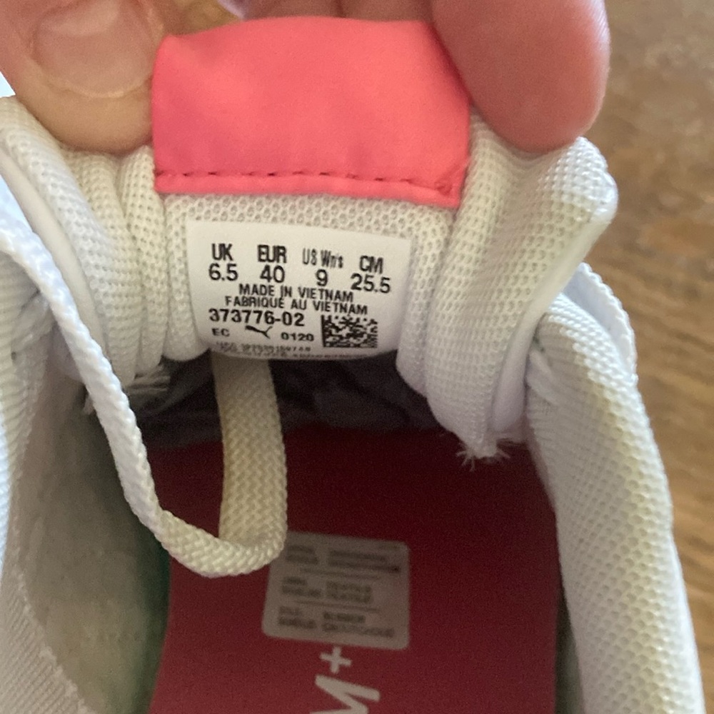Puma White and Pink Sneakers LIKE NEW! - Picture 8 of 10